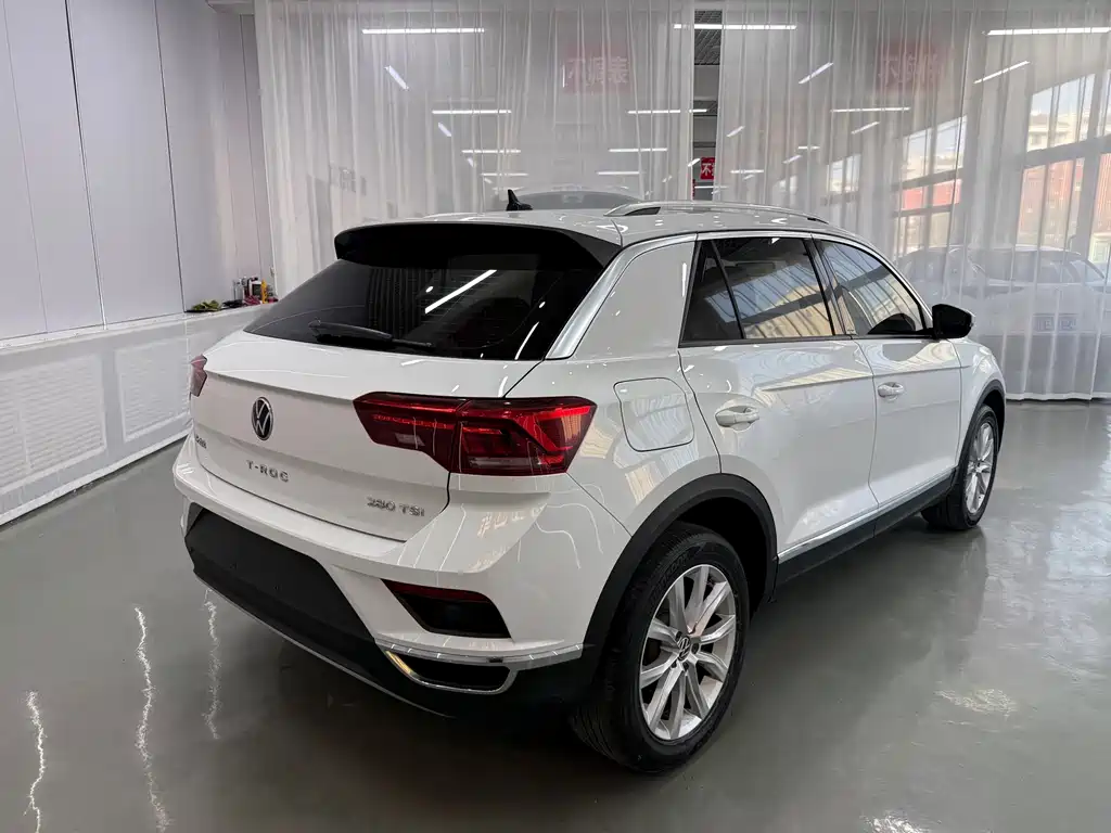 Volkswagen T-Roc — фото 7