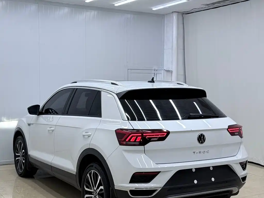 Volkswagen T-Roc — фото 6