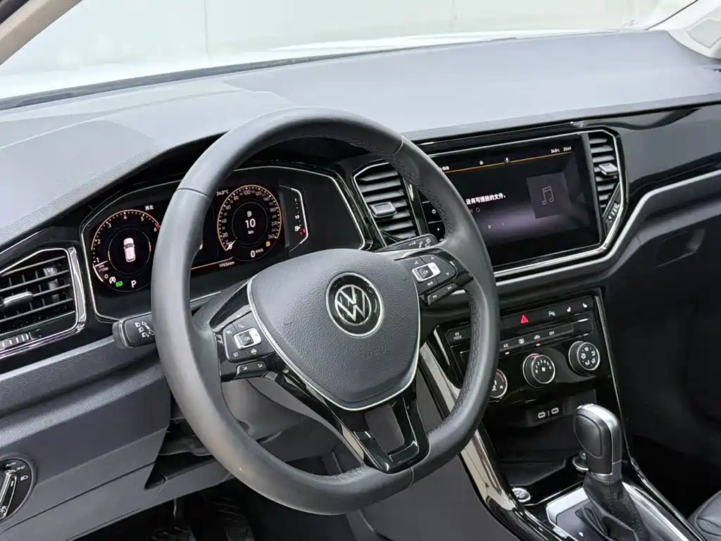 Volkswagen T-Roc — фото 7