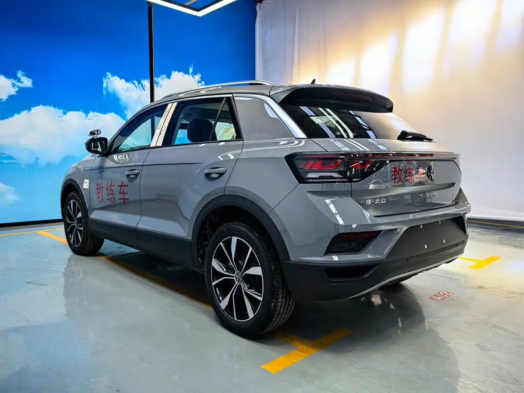 Volkswagen T-Roc — фото 6