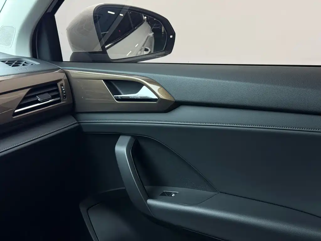 Volkswagen Tharu — фото 18