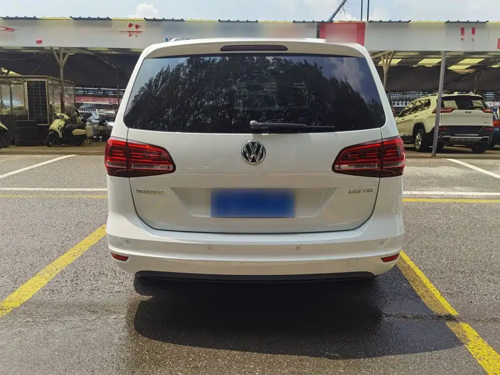 Volkswagen Sharan — фото 10