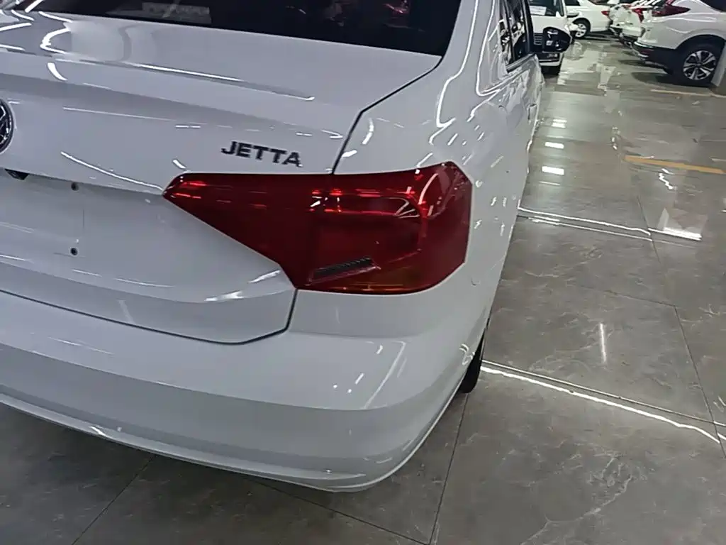 Volkswagen Jetta — фото 8