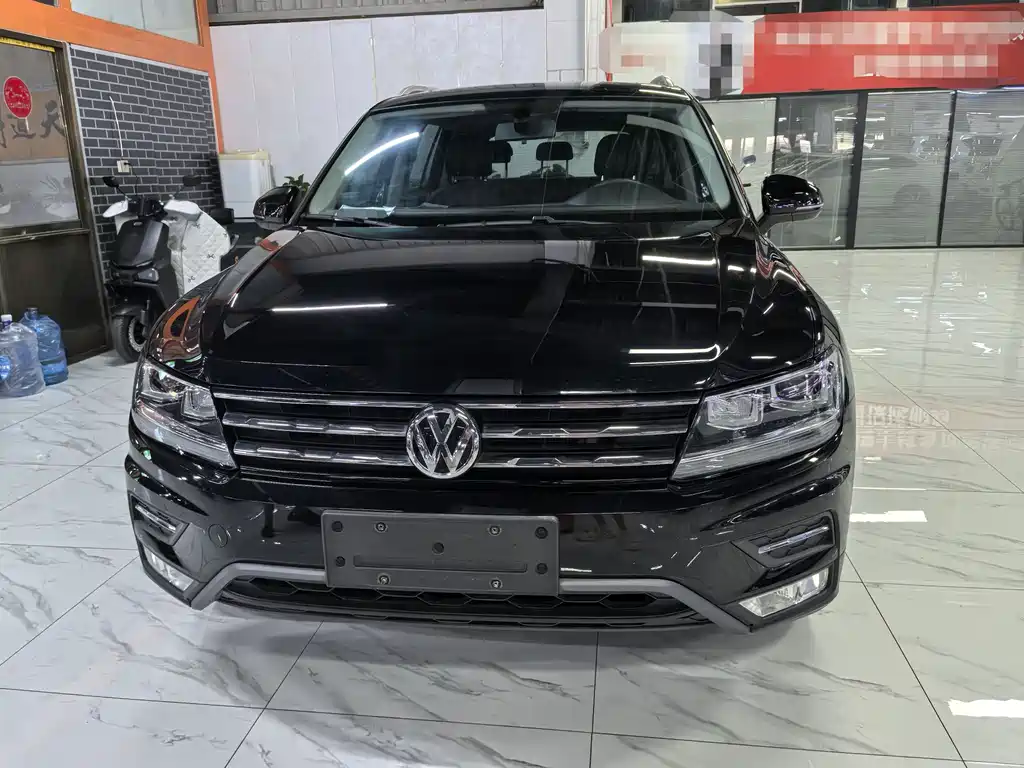 Volkswagen Tiguan L — фото 2