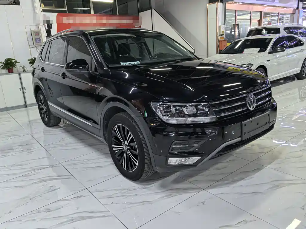 Volkswagen Tiguan L — фото 3