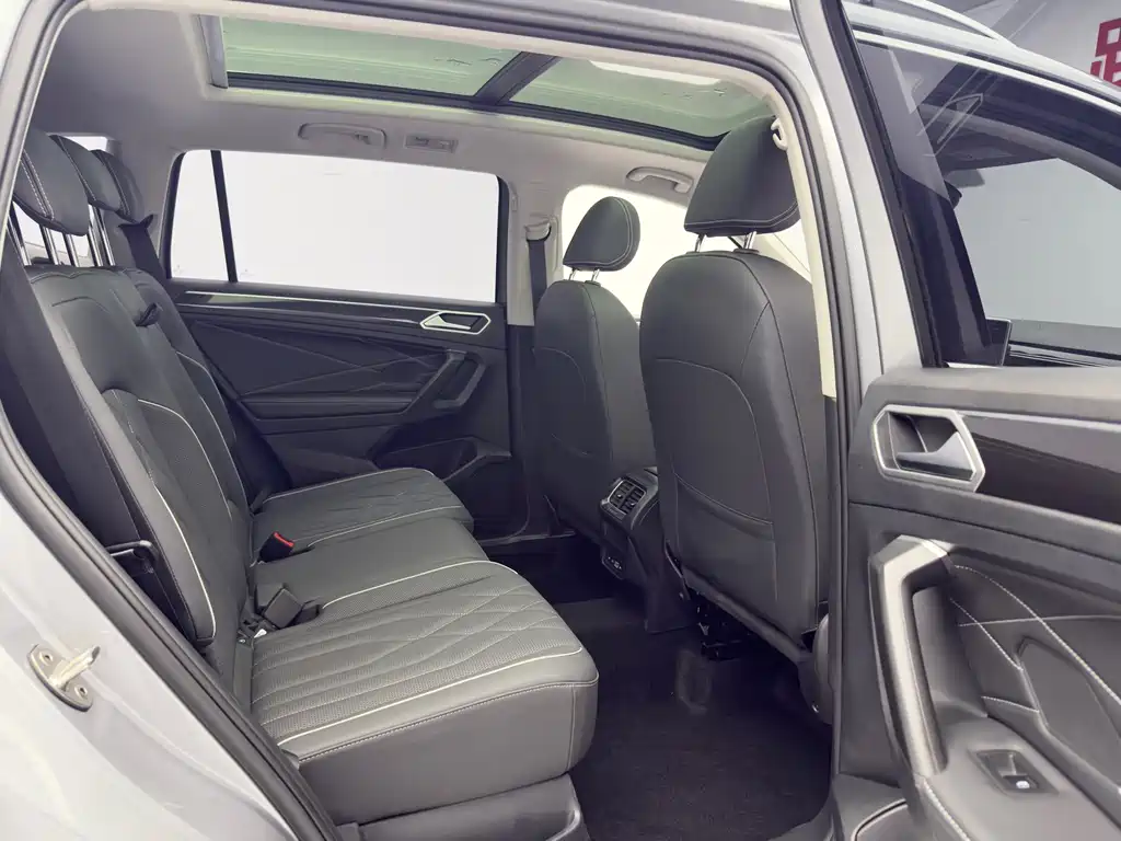 Volkswagen Tiguan L — фото 13