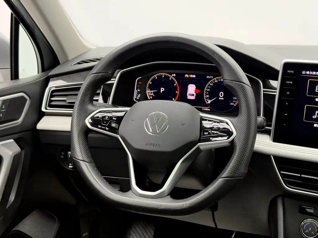 Volkswagen Tiguan L — фото 15
