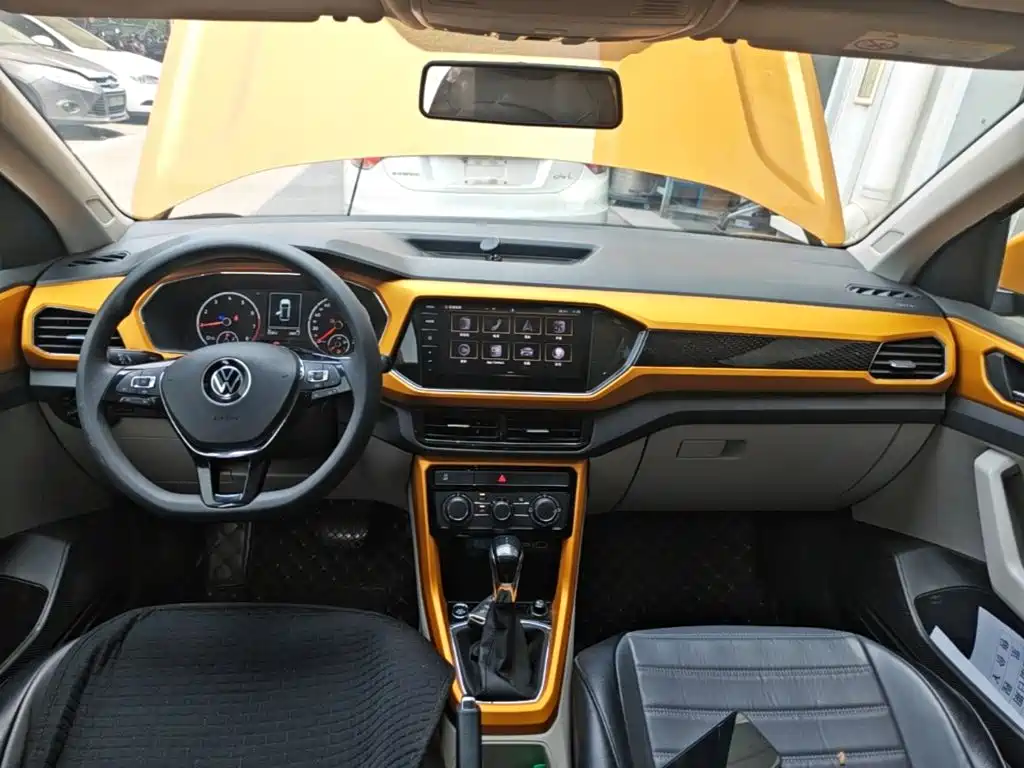 Volkswagen T-Cross — фото 10
