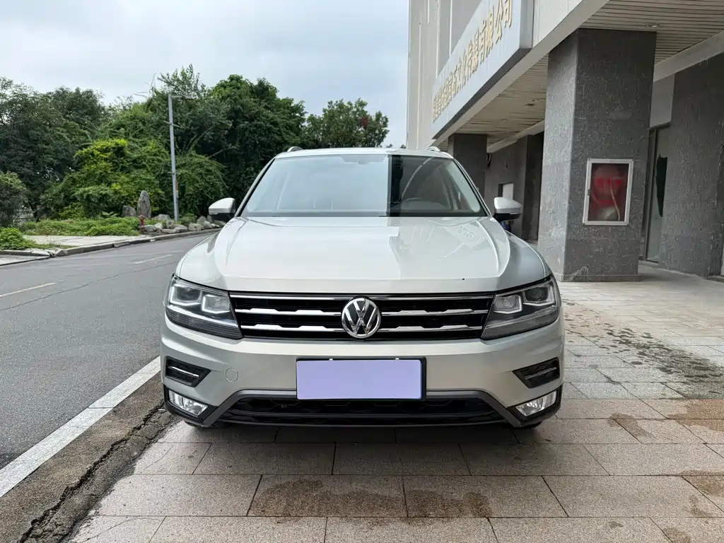 Volkswagen Tiguan L — фото 2
