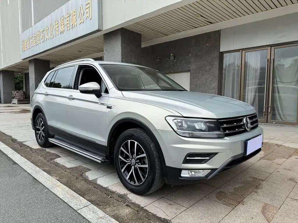 Volkswagen Tiguan L — фото 3