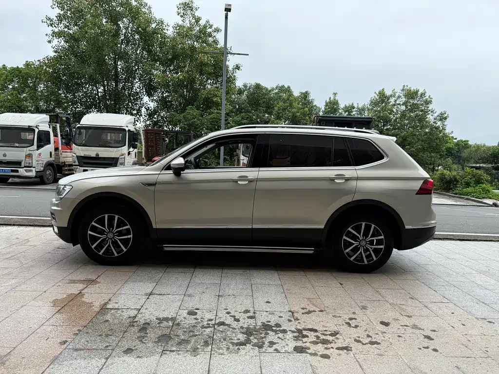 Volkswagen Tiguan L — фото 4
