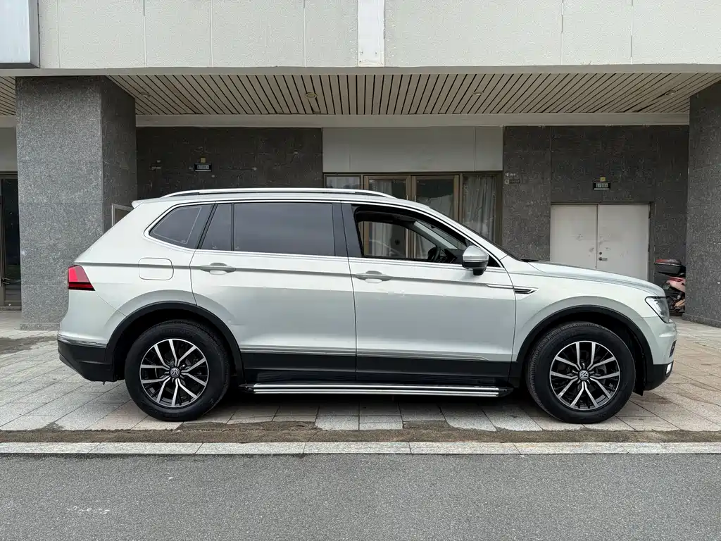 Volkswagen Tiguan L — фото 5