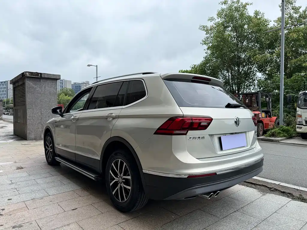 Volkswagen Tiguan L — фото 6