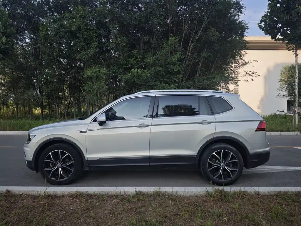 Volkswagen Tiguan L — фото 3