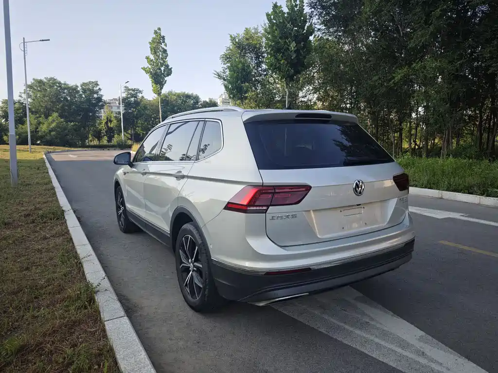 Volkswagen Tiguan L — фото 4