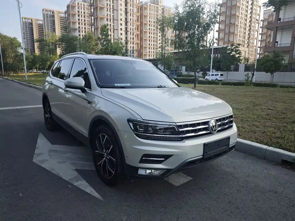 Volkswagen Tiguan L — фото 9
