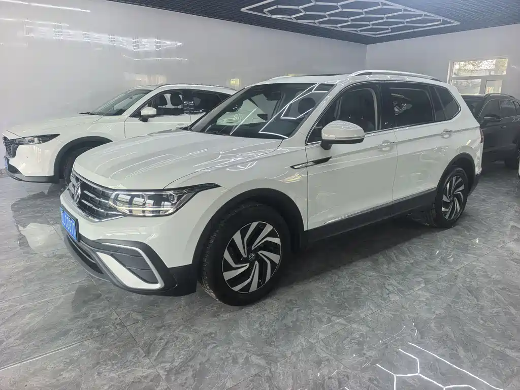 Volkswagen Tiguan L — фото 3