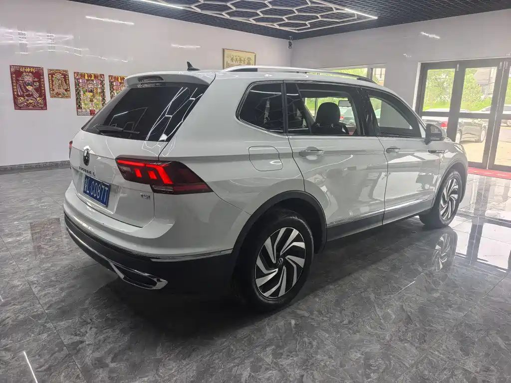 Volkswagen Tiguan L — фото 5