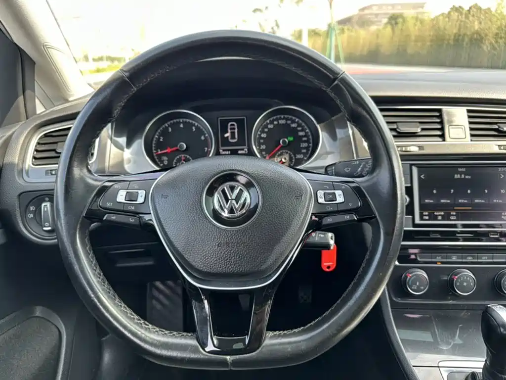 Volkswagen Golf — фото 5