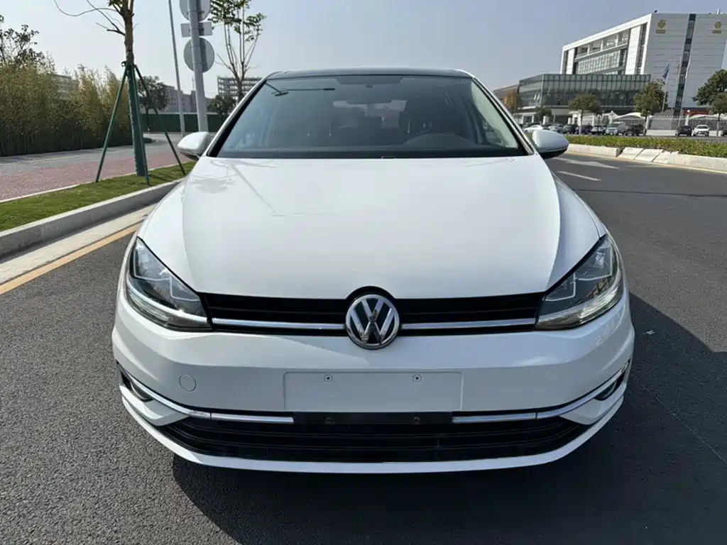 Volkswagen Golf — фото 10