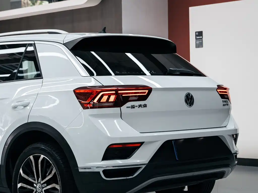 Volkswagen T-Roc — фото 8