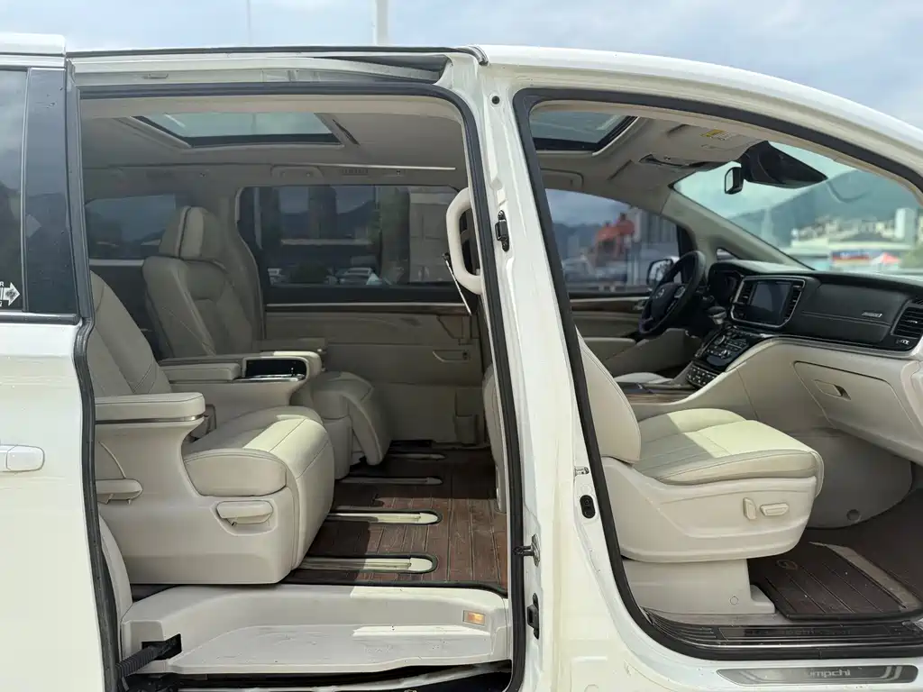 GAC Motor Trumpchi M8 — фото 13