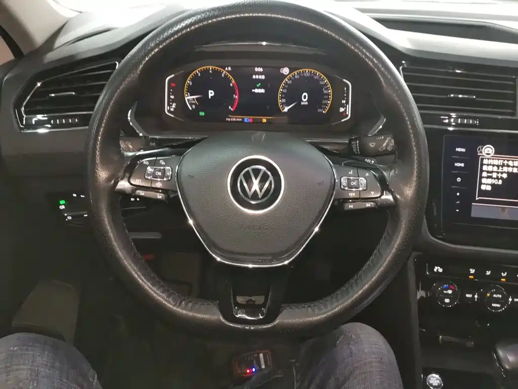 Volkswagen Tiguan L — фото 3