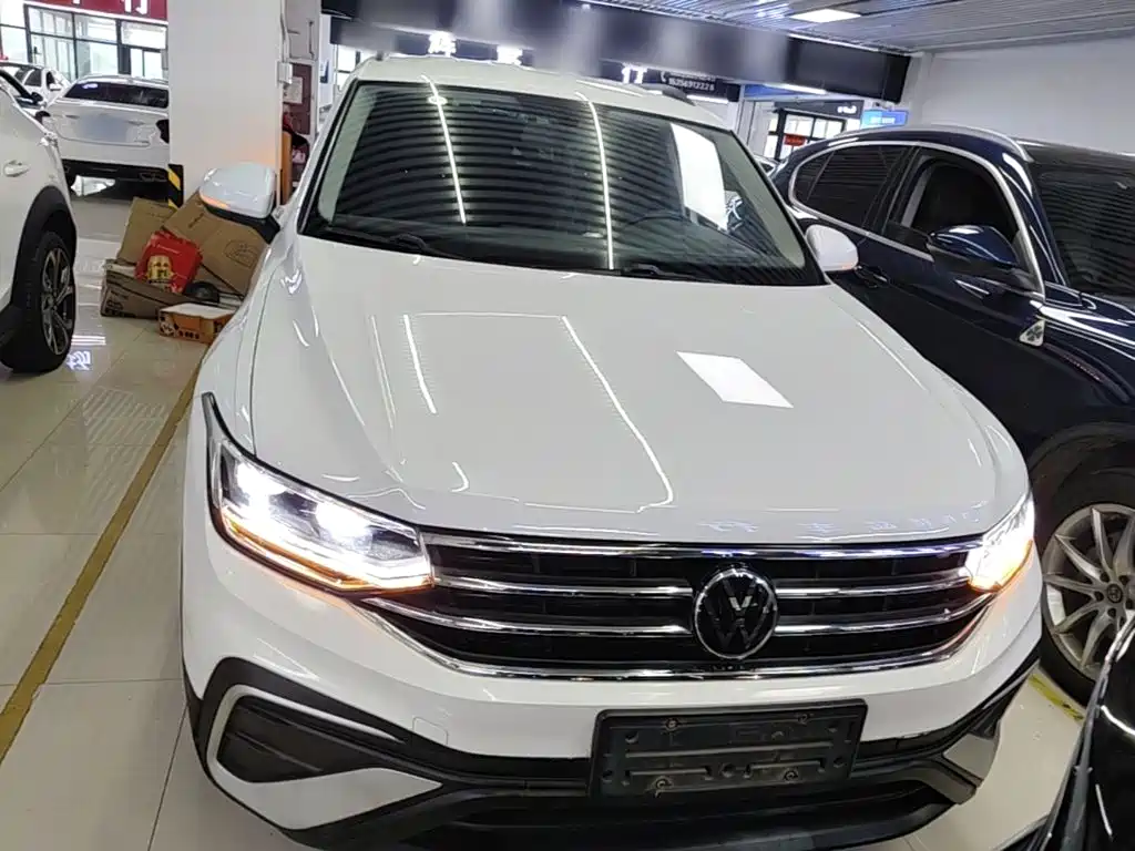 Volkswagen Tiguan L — фото 3