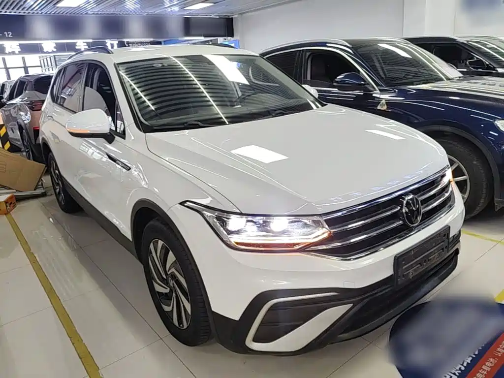 Volkswagen Tiguan L — фото 4