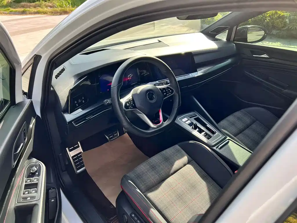 Volkswagen Golf GTI — фото 4