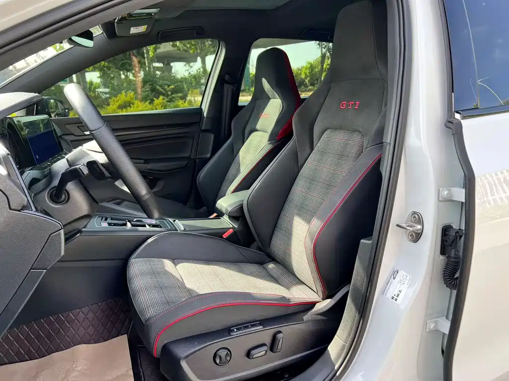 Volkswagen Golf GTI — фото 5