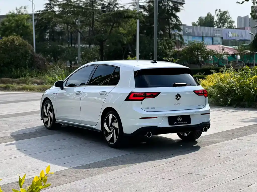 Volkswagen Golf GTI — фото 7