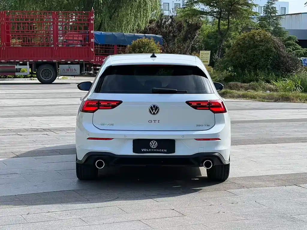 Volkswagen Golf GTI — фото 8