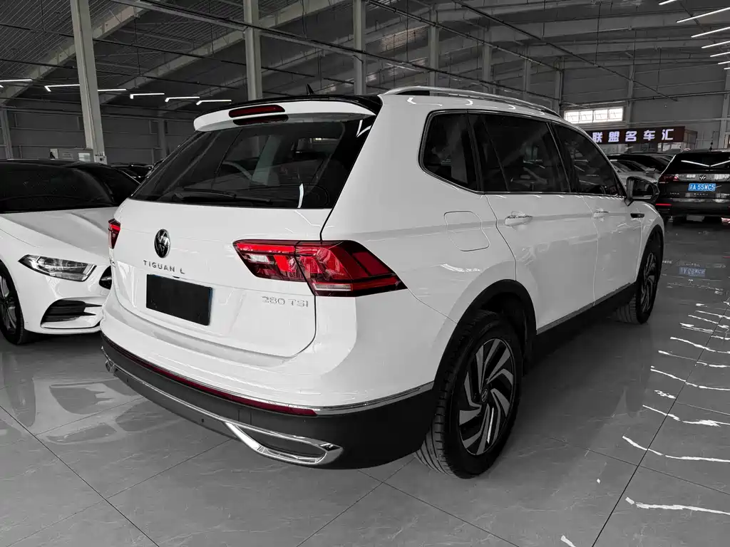 Volkswagen Tiguan L — фото 4