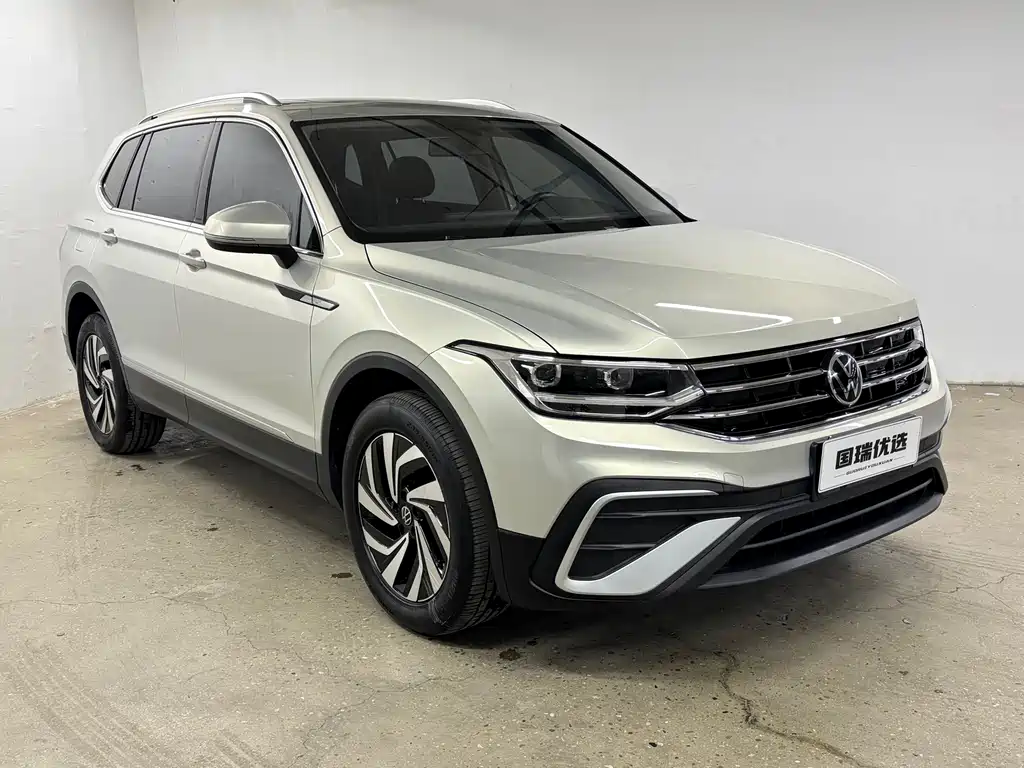 Volkswagen Tiguan L — фото 3