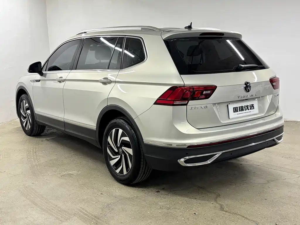 Volkswagen Tiguan L — фото 6