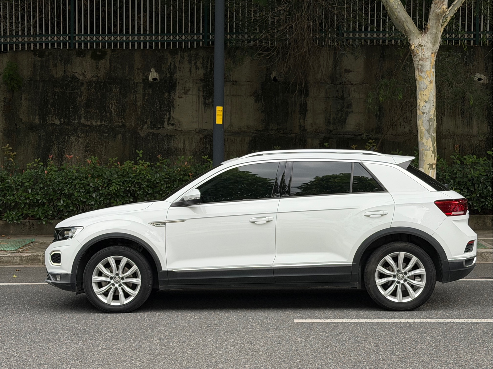 Volkswagen T-Roc — фото 4