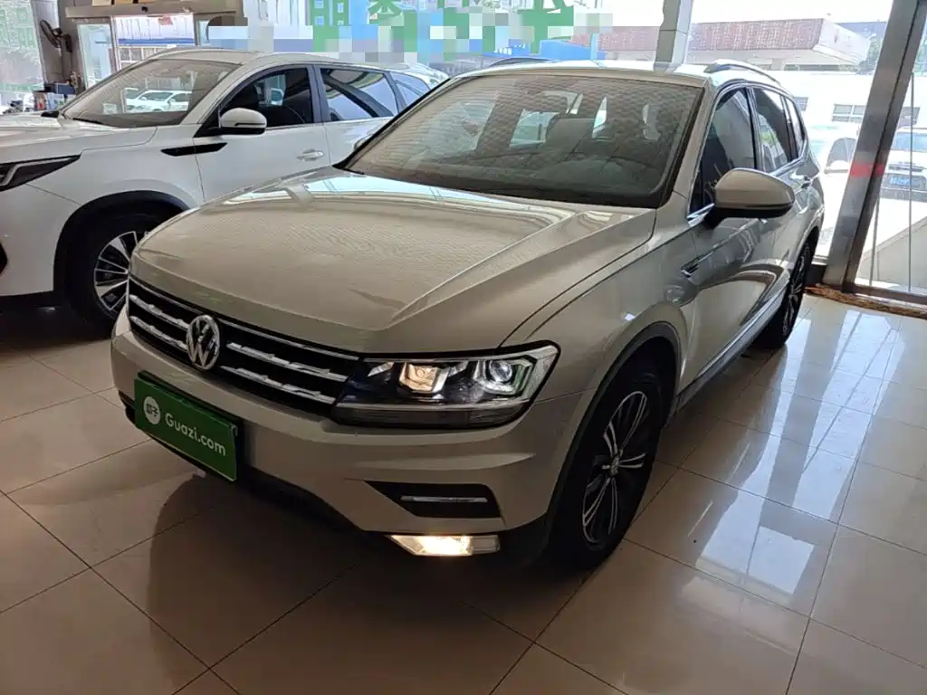 Volkswagen Tiguan L — фото 2