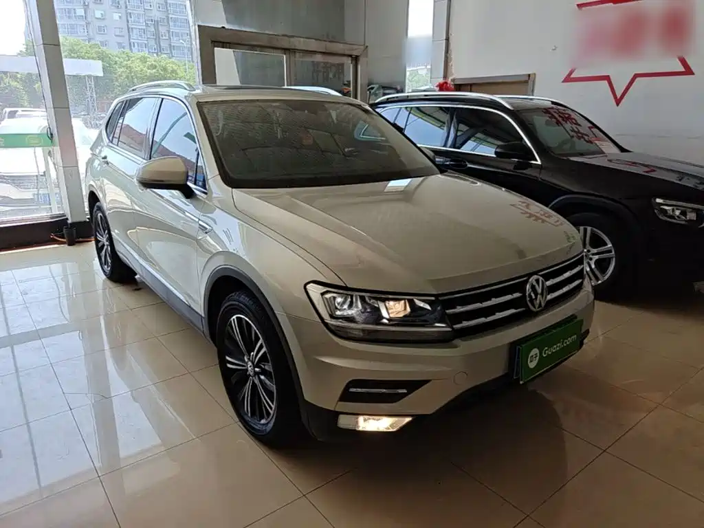 Volkswagen Tiguan L — фото 4