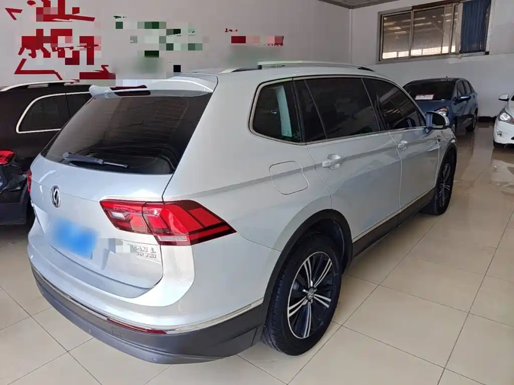 Volkswagen Tiguan L — фото 7