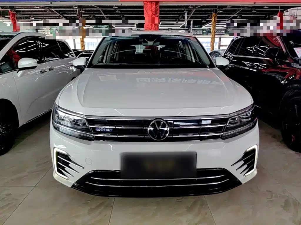 Volkswagen Tiguan L PHEV — фото 3