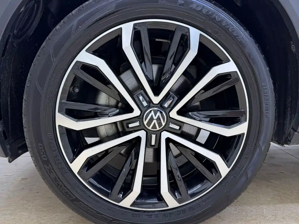 Volkswagen T-Roc — фото 23