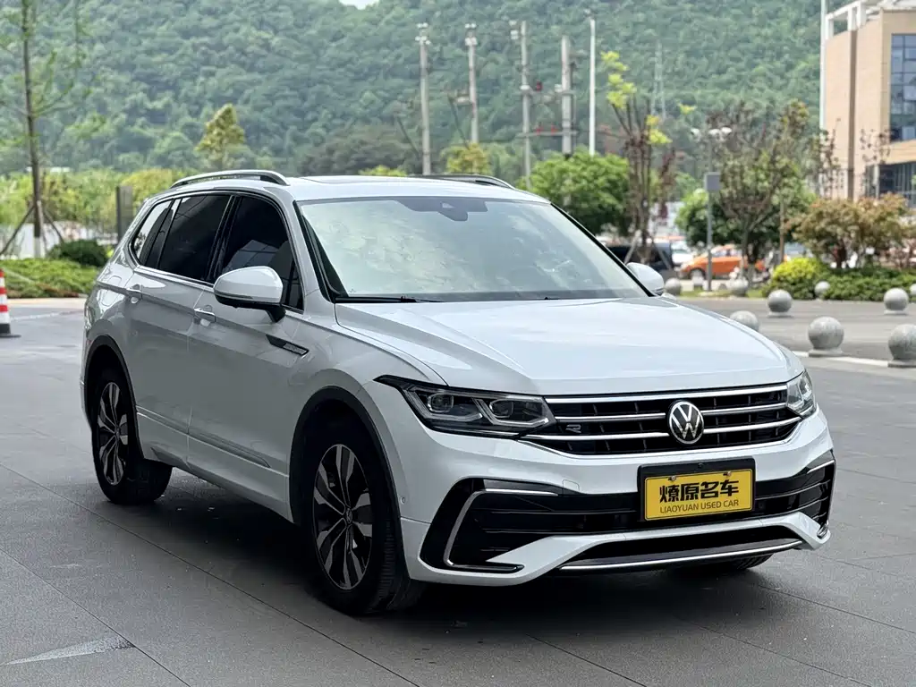 Volkswagen Tiguan L — фото 3