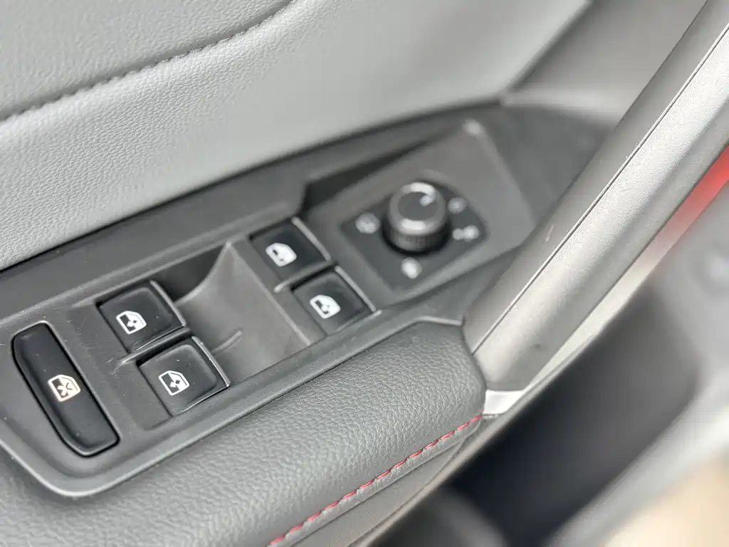 Volkswagen Tiguan L — фото 21