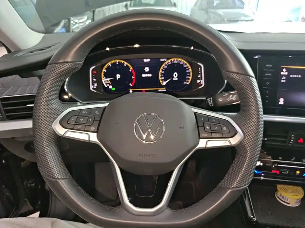 Volkswagen Passat — фото 11