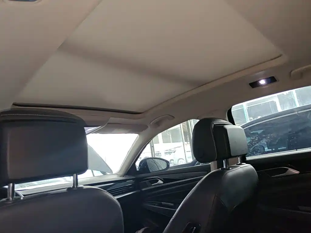 Volkswagen Passat — фото 18