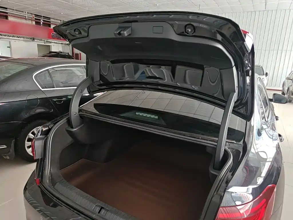 Volkswagen Passat — фото 19