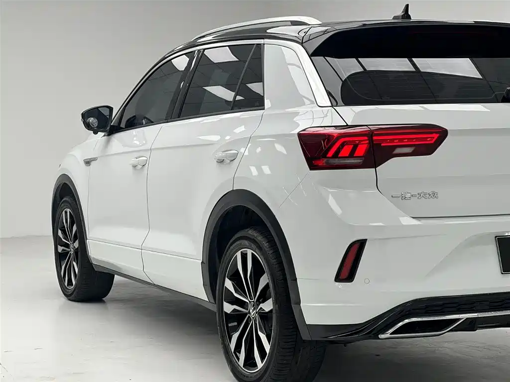 Volkswagen T-Roc — фото 10