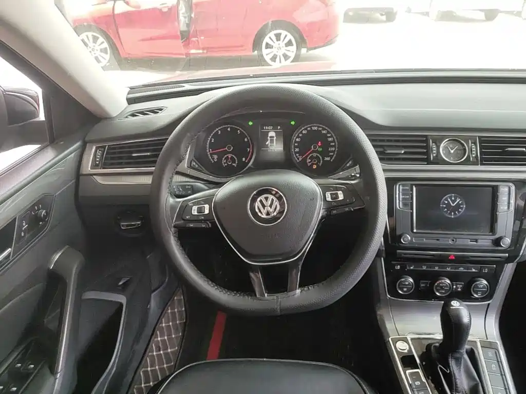 Volkswagen Passat — фото 11
