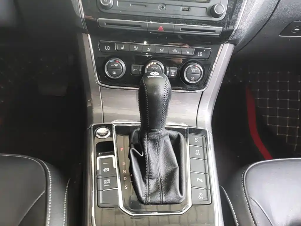 Volkswagen Passat — фото 14